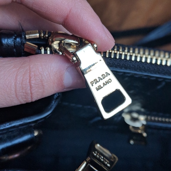 Prada authentic Bauletto Leather Handbag - Picture 4 of 7